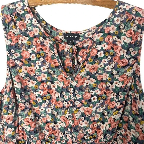 Torrid Women’s Plus Size Rayon Slub Button Front Tiered Tank Size 1 / 1X - Picture 3 of 8